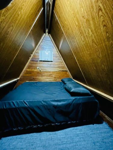 a small room with a bed in a tent at Chalé do Lago in Sinop