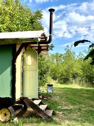 Κήπος έξω από το Shepherd's hut in nature