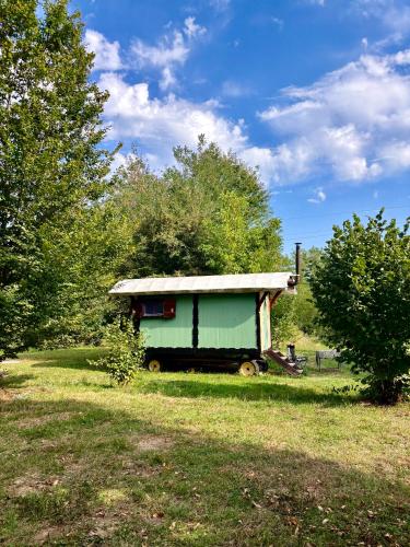 Κήπος έξω από το Shepherd's hut in nature