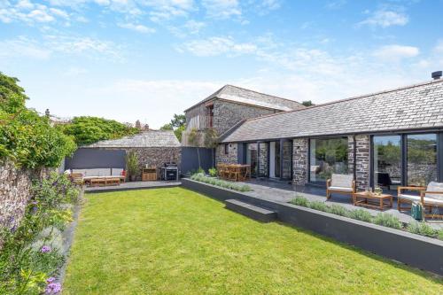 an exterior view of a house with a yard at Woodside Barn Hartland in Hartland