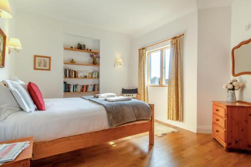 Ένα ή περισσότερα κρεβάτια σε δωμάτιο στο 3 Bed in South Cove oc-r30975