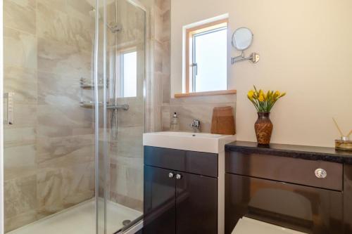 Ένα μπάνιο στο 3 Bed in South Cove oc-r30975