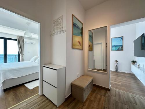 Postel nebo postele na pokoji v ubytování Seaview Retreat Reževići