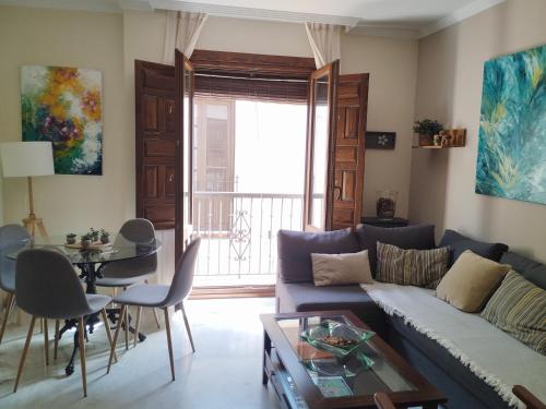 Een zitgedeelte bij Centro ciudad y parking