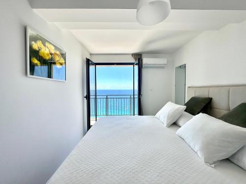 Postel nebo postele na pokoji v ubytování Seaview Retreat Reževići