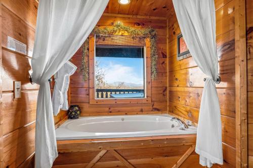 Koupelna v ubytování Makin Honey by American Patriot Getaways