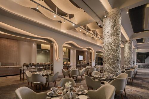 Restaurace v ubytování Crowne Plaza Alexandria Mirage by IHG