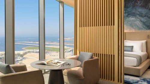 Гостиная зона в Ciel Dubai Marina, Vignette Collection by IHG