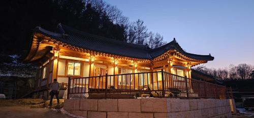 완주의봄 한옥독채펜션 황토방과 찜질방 사우나