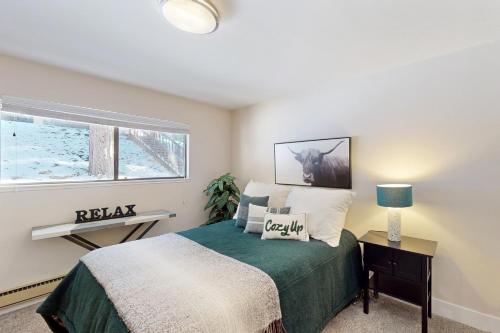 En eller flere senge i et værelse på Brown Bear's Hideaway