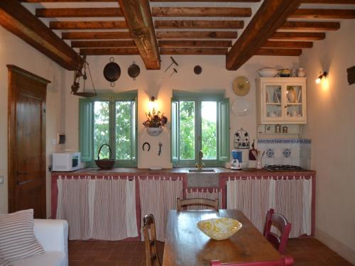 a kitchen with a table and a counter top at Cottage in Val di Chiana in Castiglion Fiorentino