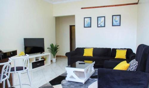Μια τηλεόραση ή/και κέντρο ψυχαγωγίας στο Safari Lake View Apartments