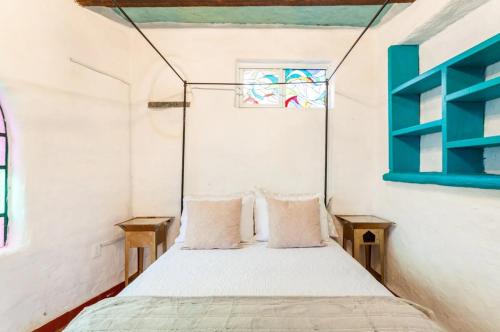 a bedroom with a bed with two pillows at Casa Gaudí en Tepoztlán in Tepoztlán