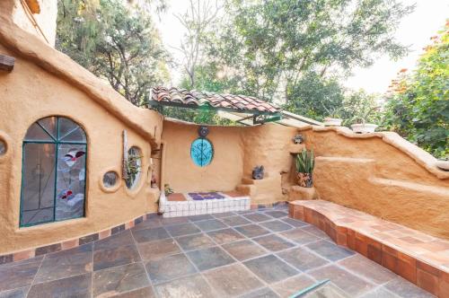 a home with a house made out of gingerbread at Casa Gaudí en Tepoztlán in Tepoztlán