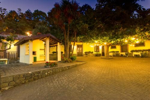a house with a courtyard at night with lights at L'Antica Vigna in Randazzo