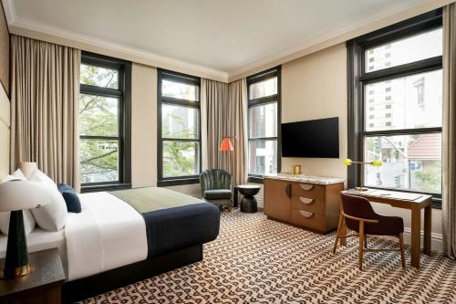 The Louie, A Davenport Hotel, Autograph Collectionにあるテレビまたはエンターテインメントセンター