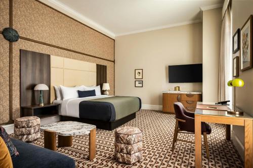 The Louie, A Davenport Hotel, Autograph Collectionにあるベッド