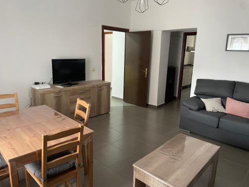 TV a/nebo společenská místnost v ubytování La Vieja Casa PUYDUFOU