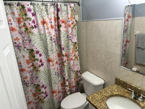 Ванная комната в Wallflower Place