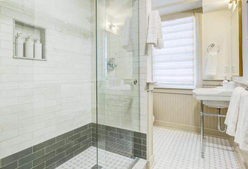 Gallery image of The 200 South St - Queen Rm 18 in Charlottesville