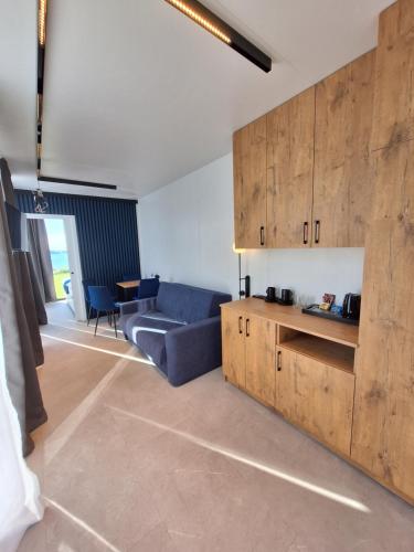 Widoki Apartments Helにあるキッチンまたは簡易キッチン