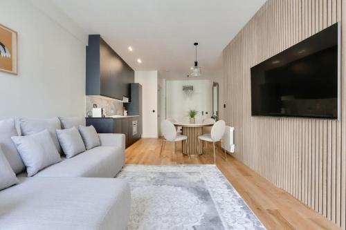 Beautiful 2BR in City Center of Paris