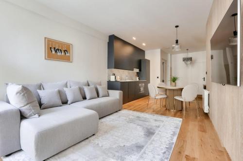 Beautiful 2BR in City Center of Paris