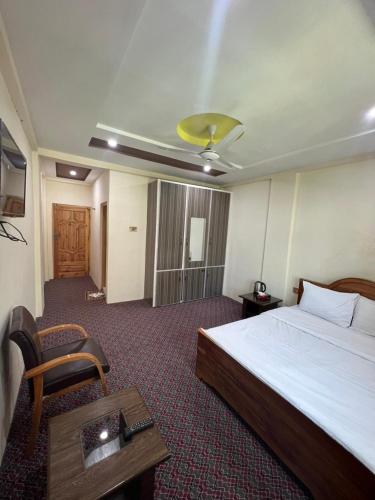 Ένα ή περισσότερα κρεβάτια σε δωμάτιο στο Yasin Heaven Star Hotel