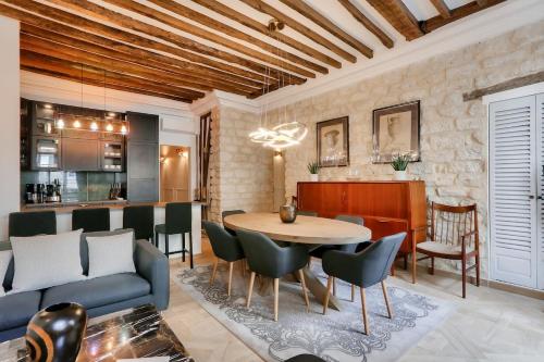 Luxurious 3BD with 3BR and AC