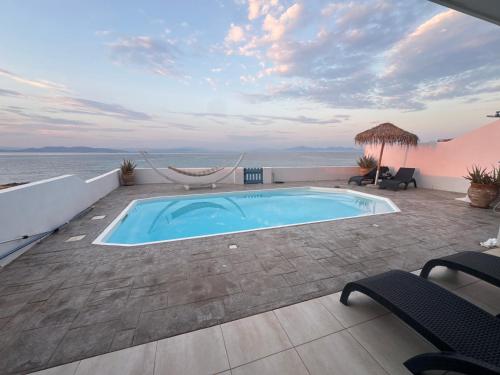 Afbeelding uit fotogalerij van NV seafront Villa Aegina in Áyioi