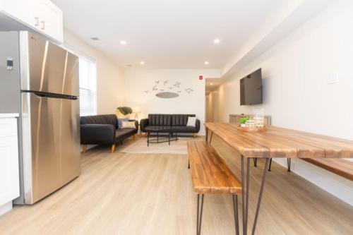 Dapur atau dapur kecil di Amazing all new 1fl condo Steps to The Beach