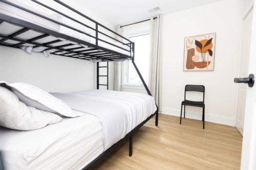 Katil atau katil-katil dalam bilik di Amazing all new 1fl condo Steps to The Beach