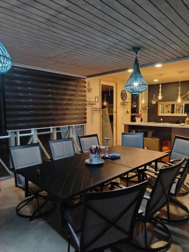 a dining room with a table and chairs at Casa en la playa-campo in La Ligua