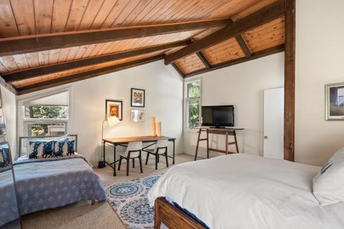 Family friendly Snowmass retreat w. hot tub and pool. 5 minutes to resort photo 2