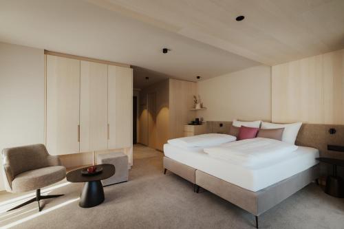 Una cama o camas en una habitación de Hotel COSMEA 4 Stars - Your Dolomites experience