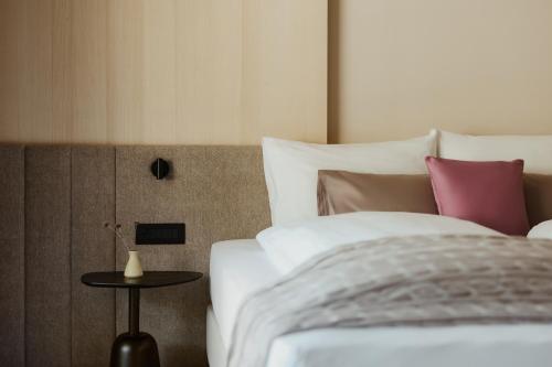 Una cama o camas en una habitación de Hotel COSMEA 4 Stars - Your Dolomites experience