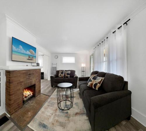 Χώρος καθιστικού στο Upstate Haven 3BR Near Uof R and Airport 1 and half BA
