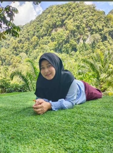 Landskap semula jadi dekat dengan perkhemahan mewah