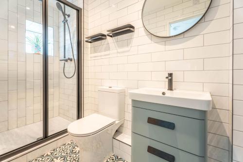 Et badeværelse på Mermaid's Apartment by Ty Annie Holidays