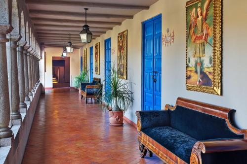 a hallway with a couch in a room at Palacio del Inka, a Luxury Collection Hotel, Cusco in Cusco