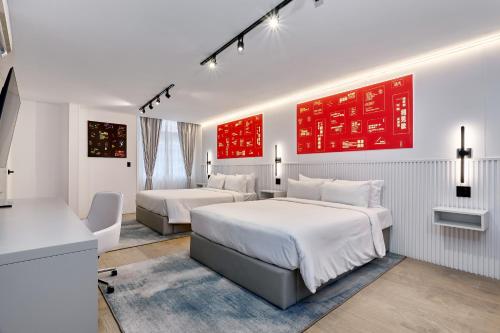 a hotel room with two beds and a television at Casa Guogu by AmazINN Places 2f in Panama City