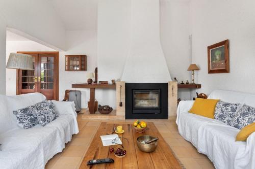 Posezení v ubytování GuestReady - Peaceful beach villa w/ parking