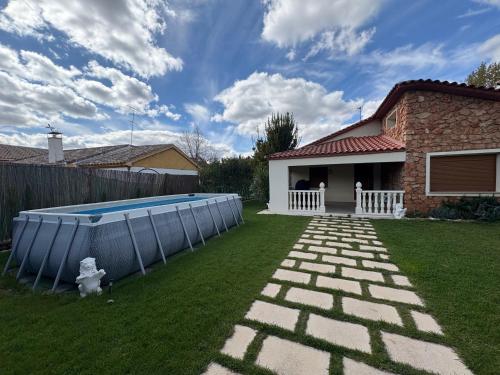 Swimmingpoolen hos eller tæt på Casa Rural ENTRE LAGUNAS