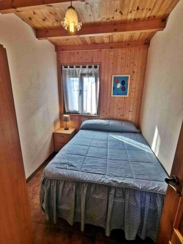 a bedroom with a bed in a room with a window at Casa Atalaya in Corme-Puerto