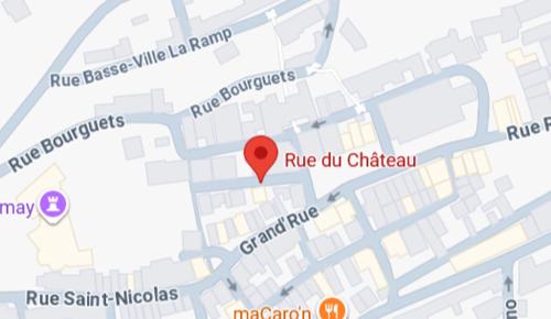 a map ofrue cut chicago with a red marker at Petite chambre dans la rue du Château in Chimay