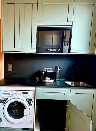 Una cocina o cocineta en Alpha Estudios, Apartamentos turísticos