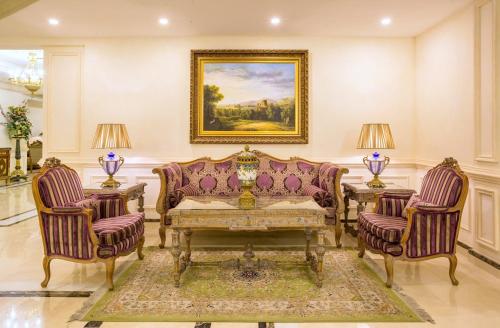 a living room with a couch and two chairs at Sunset Jeddah in Jeddah