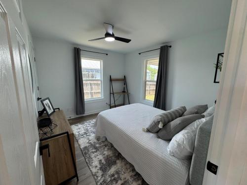a bedroom with a bed and a ceiling fan at Modern 3BR, 2BAHome Near Georgetown Square Sleeps 6 in Georgetown