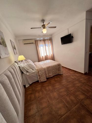 TV a/nebo společenská místnost v ubytování Hotel Serramar