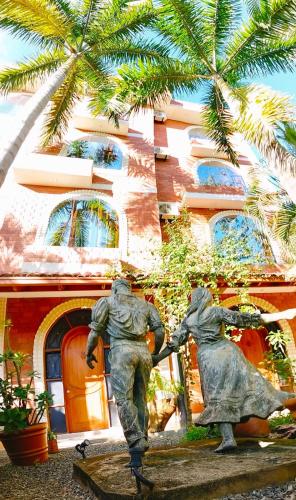 a statue of two people dancing in front of a building at Sumaj Casa Hotel in Tarapoto